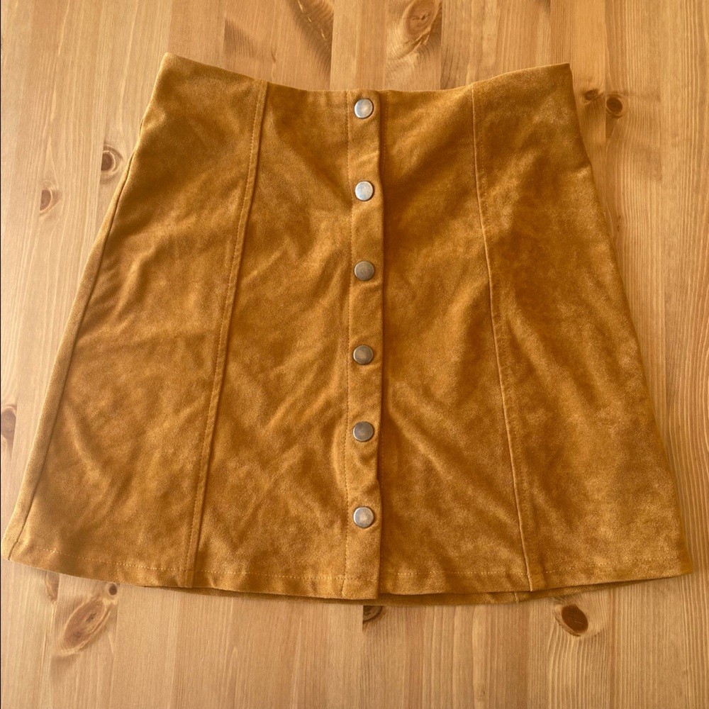 Adorable Papaya Button Mini Skirt Camel